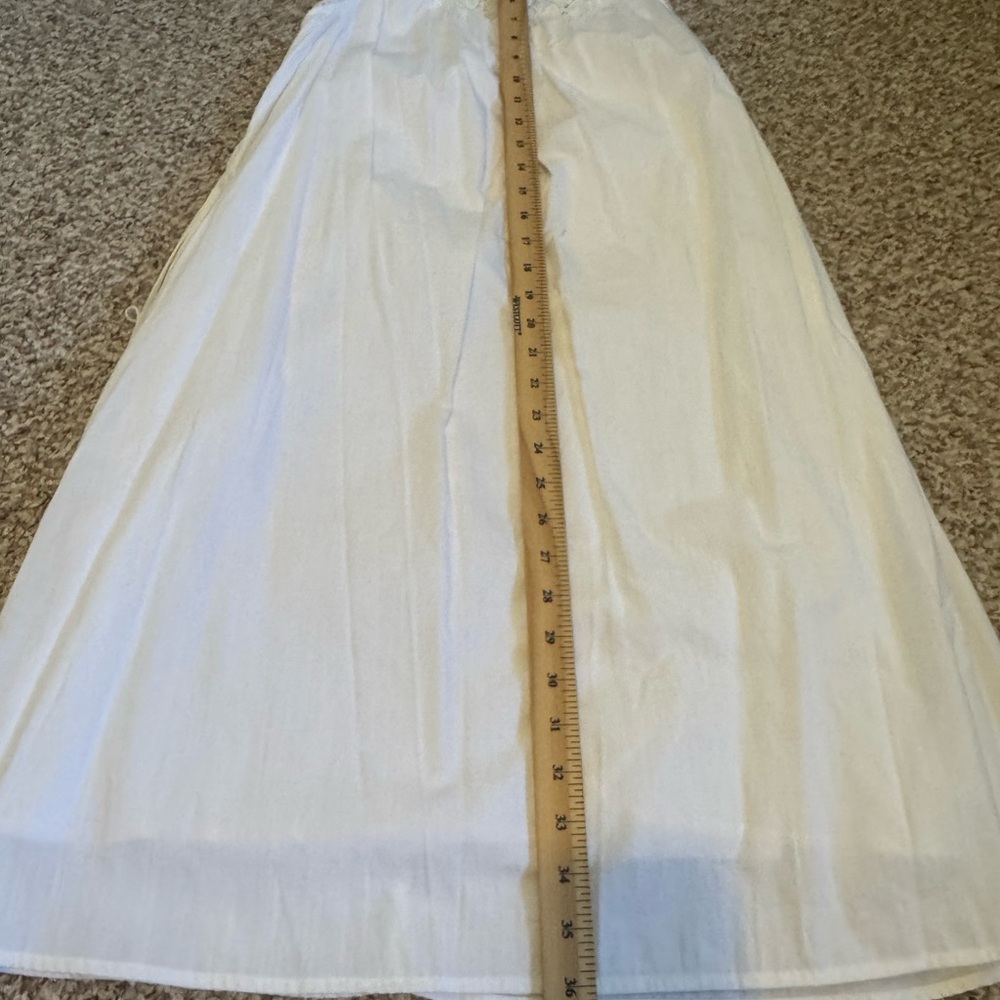 White Sleeveless Dress with Lace Detail - Picture 3 of 7